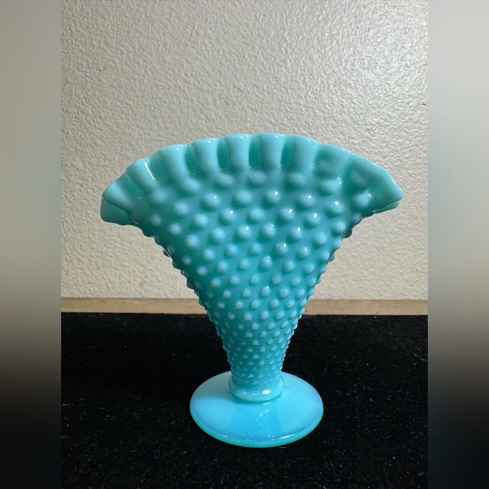 BEAUTIFUL FENTON TURQUOISE BLUE PASTEL HOBNAIL 4" MINI ART GLASS FAN VASE 1950'S